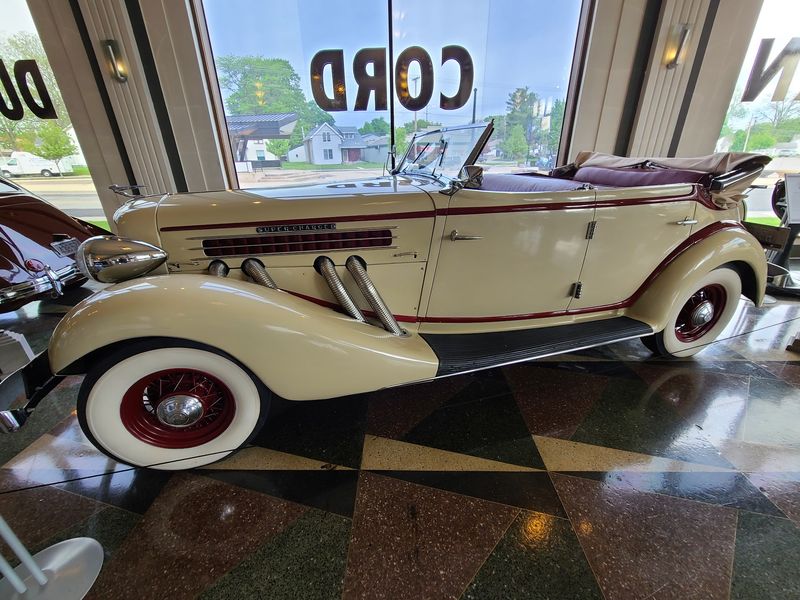 A Showroom That Never Left the Roaring Twenties A Showroom That Never Left the Roaring Twenties