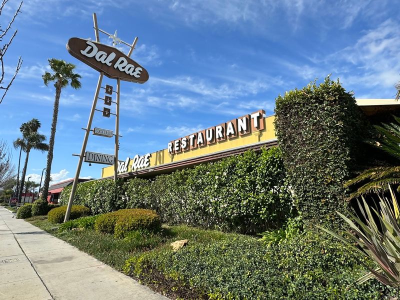 A Steakhouse Hiding on Washington Boulevard A Steakhouse Hiding on Washington Boulevard