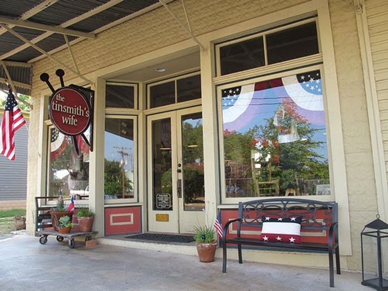A Yarn Shop Hiding on Seventh Street A Yarn Shop Hiding on Seventh Street