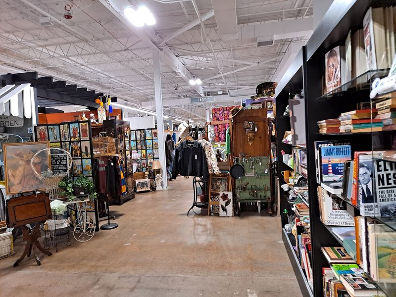 America's Antique Mall - Highland, Highland, IN