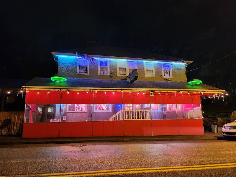 An East Side Burger Joint With a Glow An East Side Burger Joint With a Glow