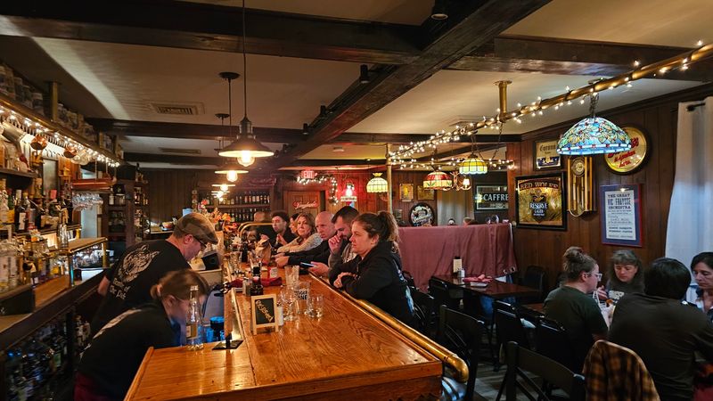 Bar Seats and a Lively Buzz