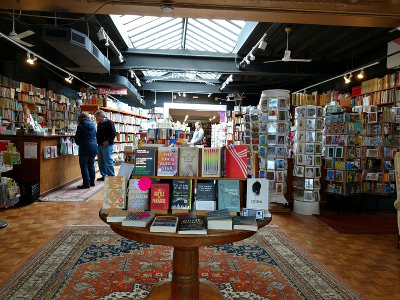 Booksellers Who Know Their Stuff Booksellers Who Know Their Stuff