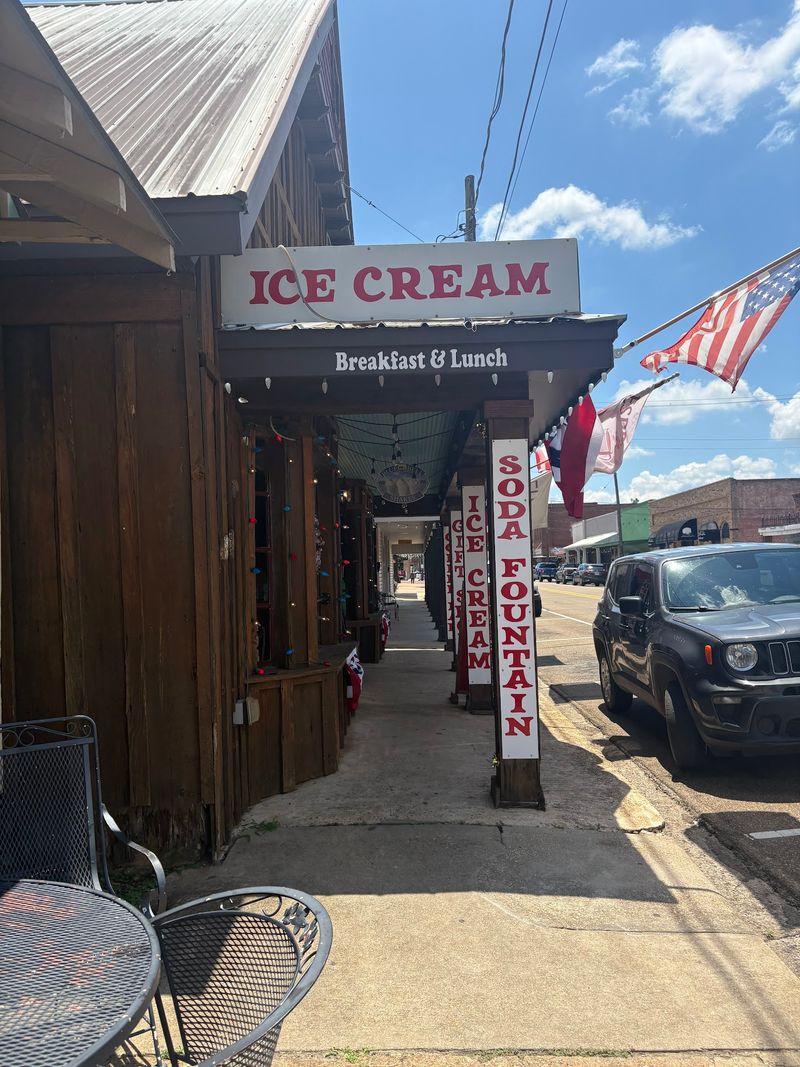 Breakfast, Lunch, and a Fudge Detour Breakfast, Lunch, and a Fudge Detour