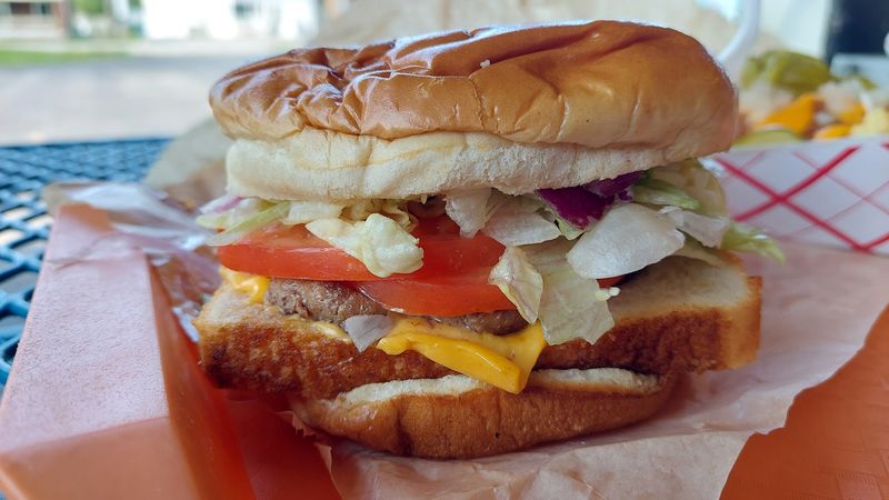 Burgers With All the Fixings, and a Few Quirks Burgers With All the Fixings, and a Few Quirks