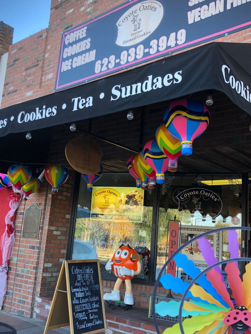 Cafes, Bakeries, and Dining Breaks Cafes, Bakeries, and Dining Breaks