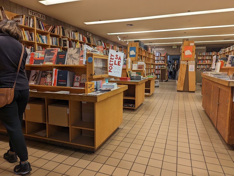 Calm Aisles and Helpful Booksellers Calm Aisles and Helpful Booksellers