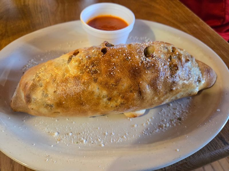 Calzones and Pasta Worth a Detour Calzones and Pasta Worth a Detour