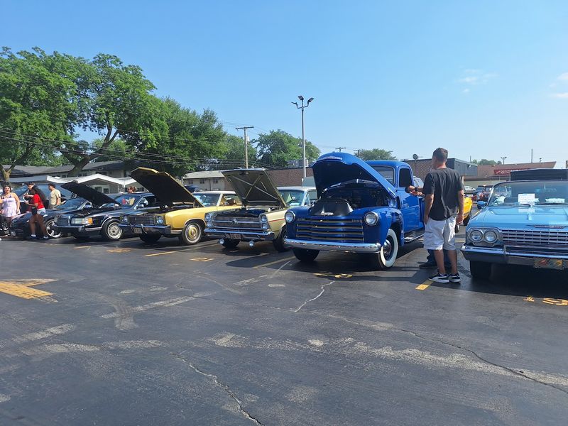 Car Shows That Fill the Lot