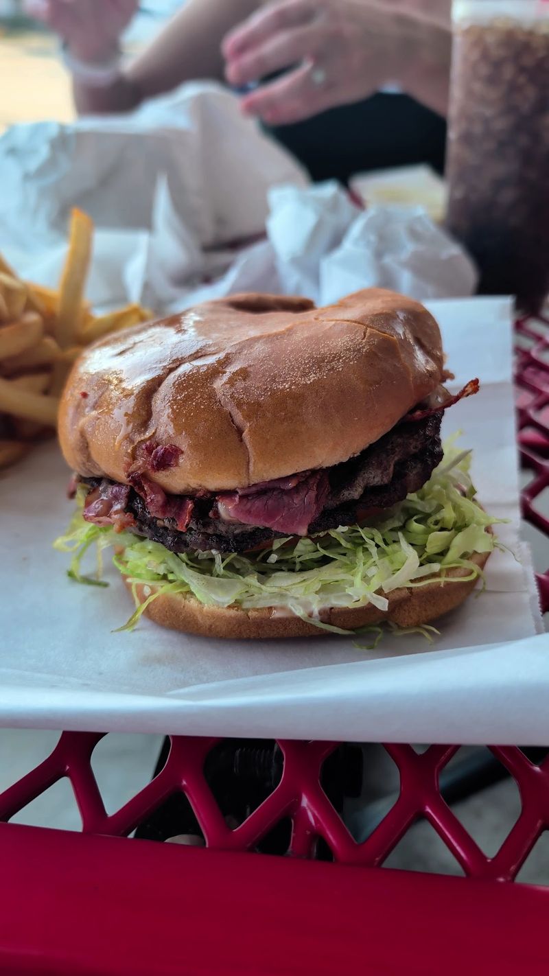Charbroiled Burgers That Built a Following Charbroiled Burgers That Built a Following