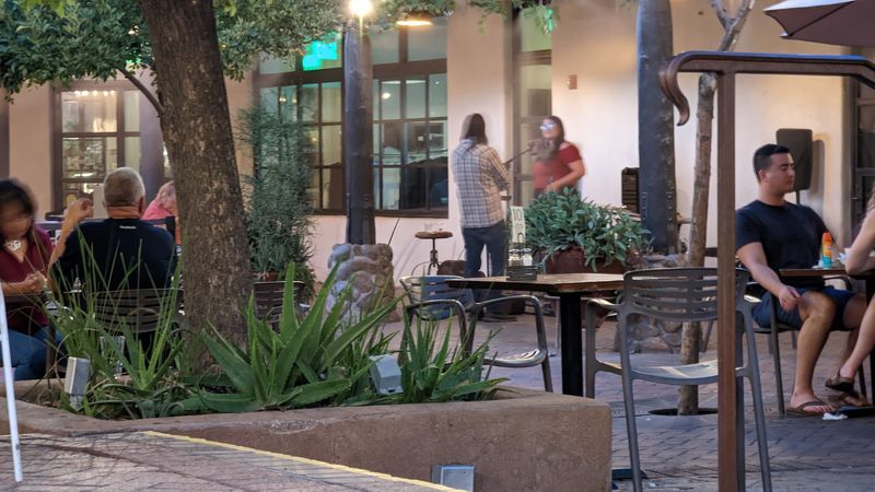 Evenings, Live Music and Who Feels at Home