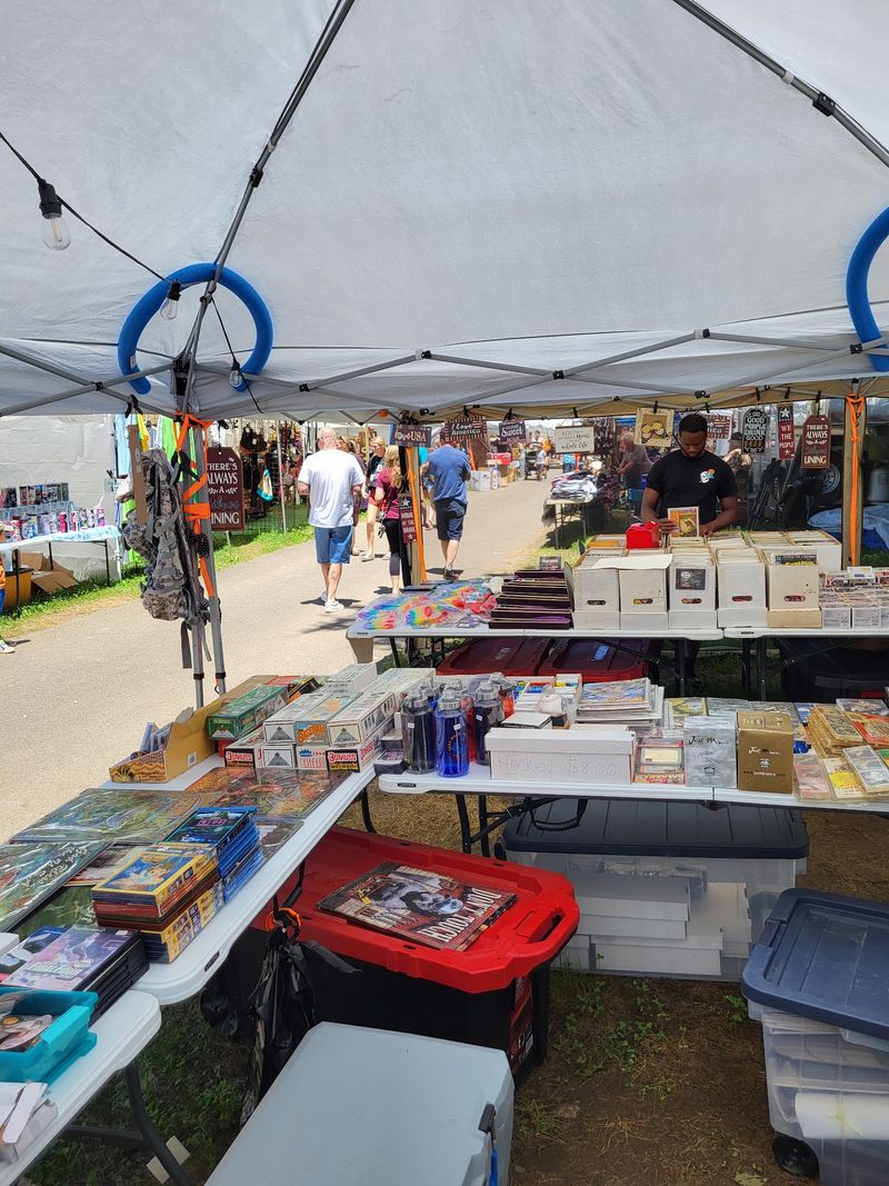 Friendship Flea Market, Versailles, IN Friendship Flea Market, Versailles, IN