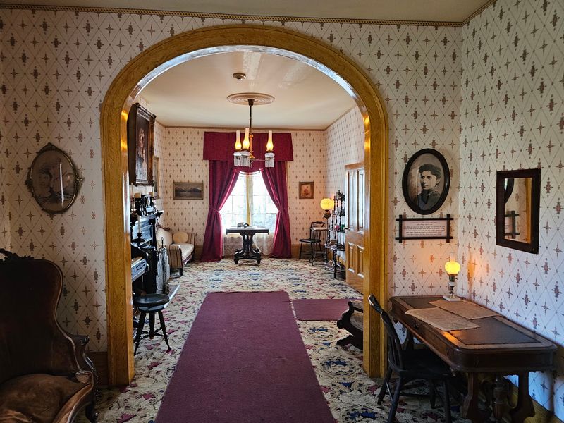 Ghost Stories That Refuse to Rest