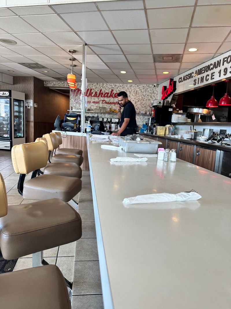 Googie Style and Oldies on the Speakers