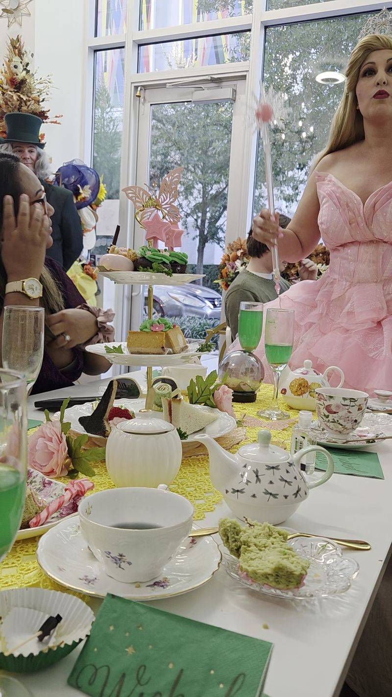 Gracious Hosts Behind the Teapots Gracious Hosts Behind the Teapots