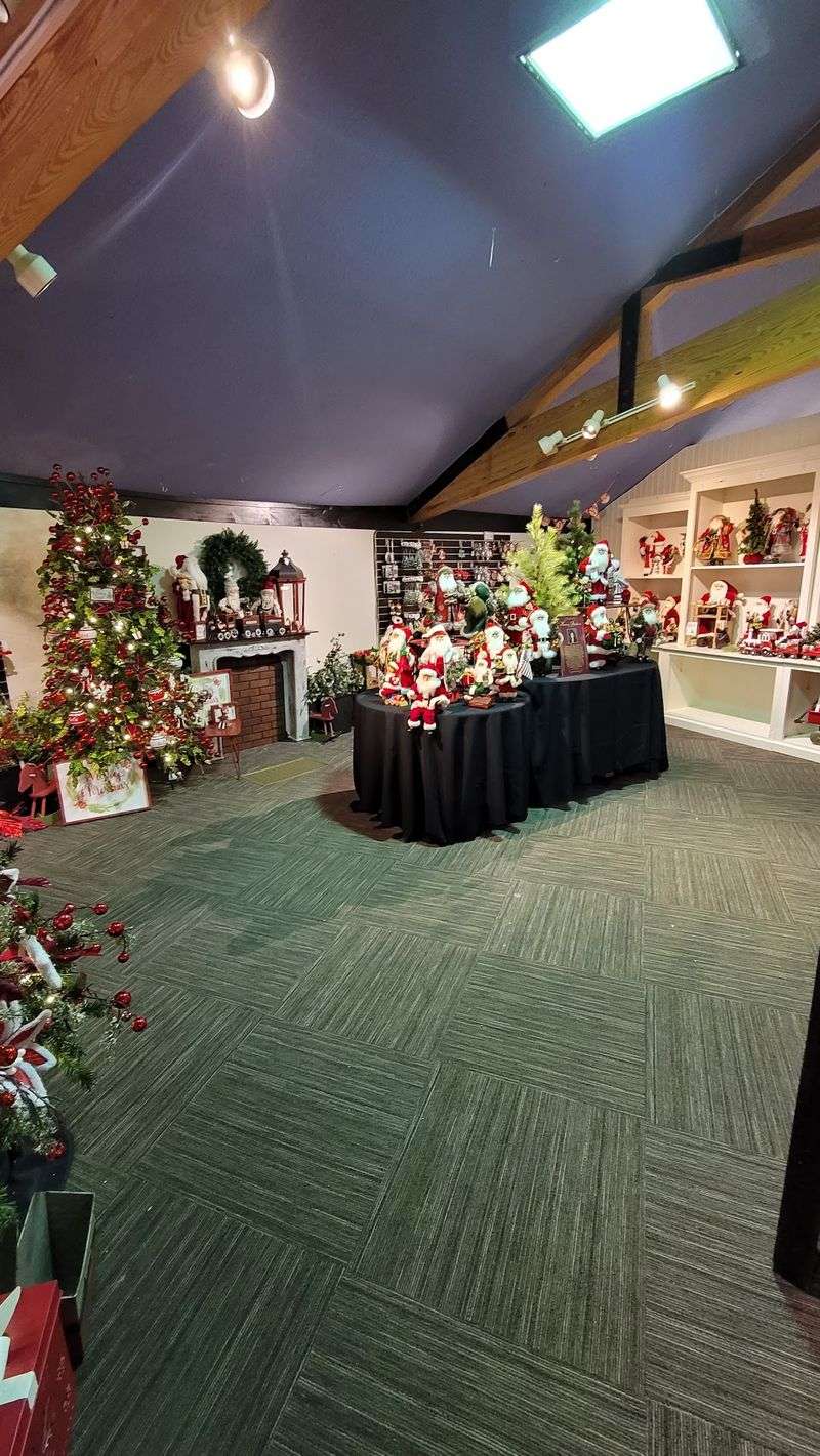 Grinch Corners and Beachy Santas Grinch Corners and Beachy Santas
