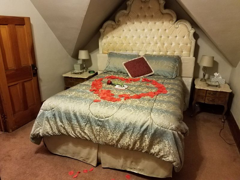 Honeymoon Suite Romance on the Top Floor Honeymoon Suite Romance on the Top Floor