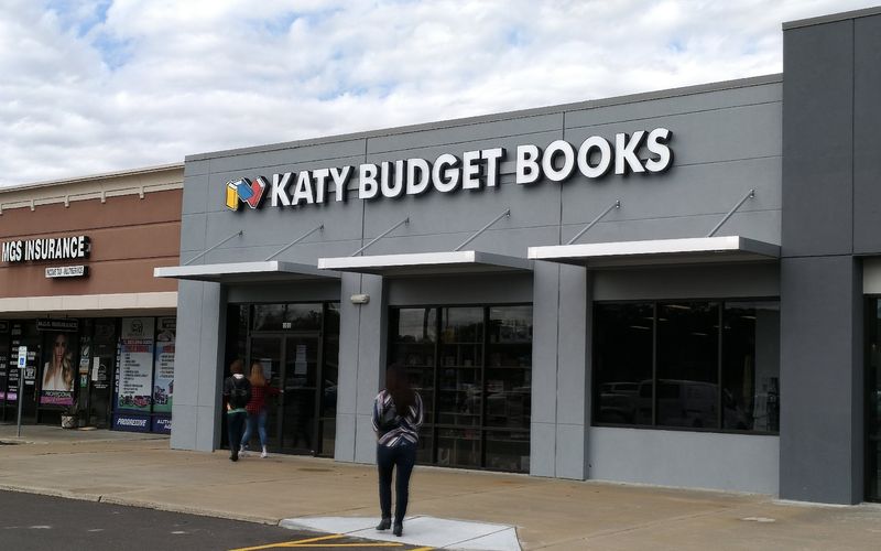 Hours, Parking, and Smart Shopping Tips