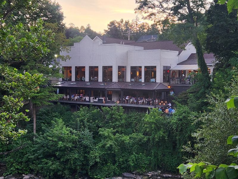 Hours, Reservations, and Late Walk-In Tricks Hours, Reservations, and Late Walk-In Tricks