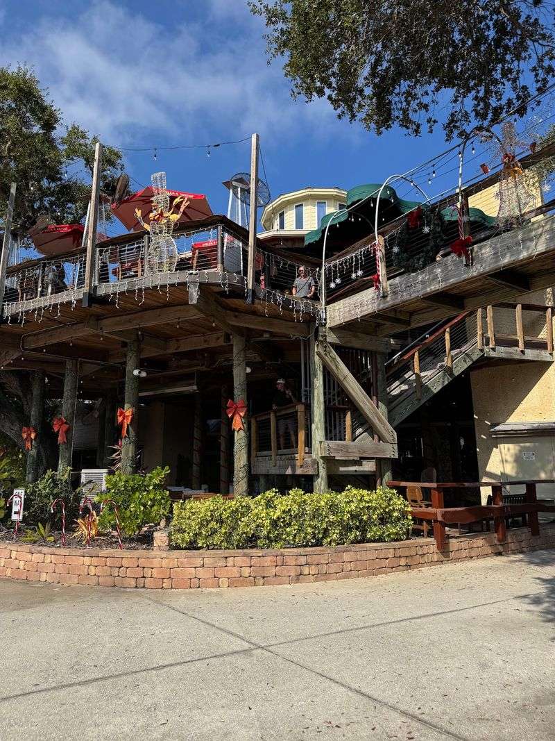 Hours, Reservations and Parking Tips