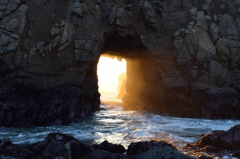 Keyhole Arch and the Rocks That Steal the Show