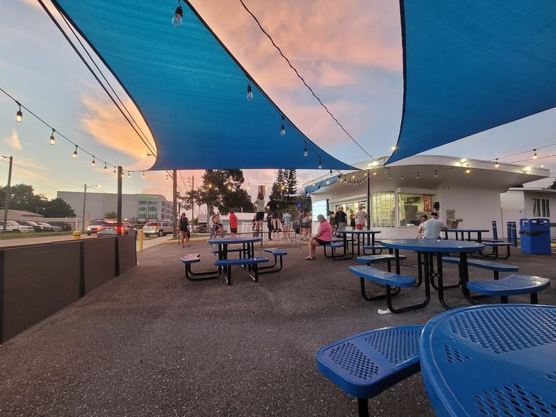 Outdoor Tables and a Hometown Crowd Outdoor Tables and a Hometown Crowd