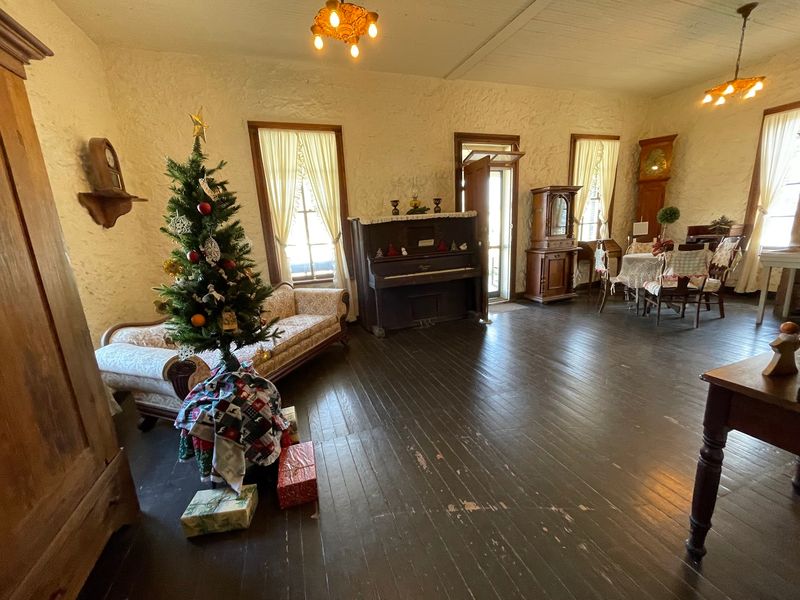 Pioneer Days and Holiday Touches Pioneer Days and Holiday Touches