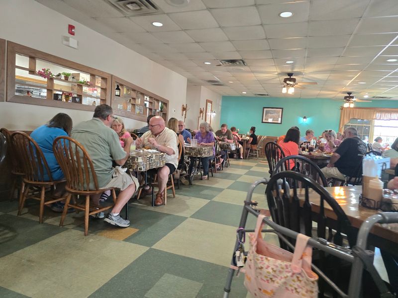 Plain Dining Room, Busy Tables