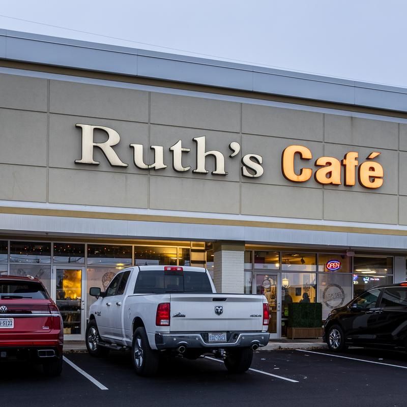 Planning the Visit: Hours, Parking, and Waits
