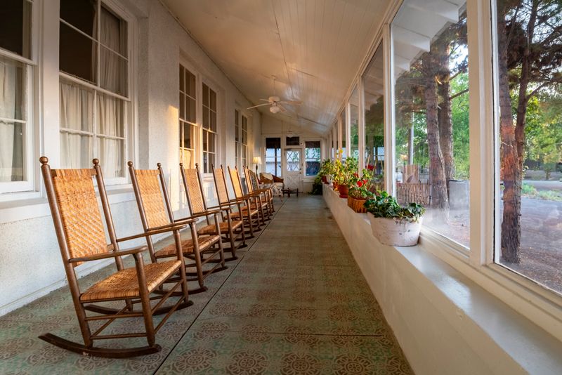 Porches, Courtyards, and a Sunroom Porches, Courtyards, and a Sunroom