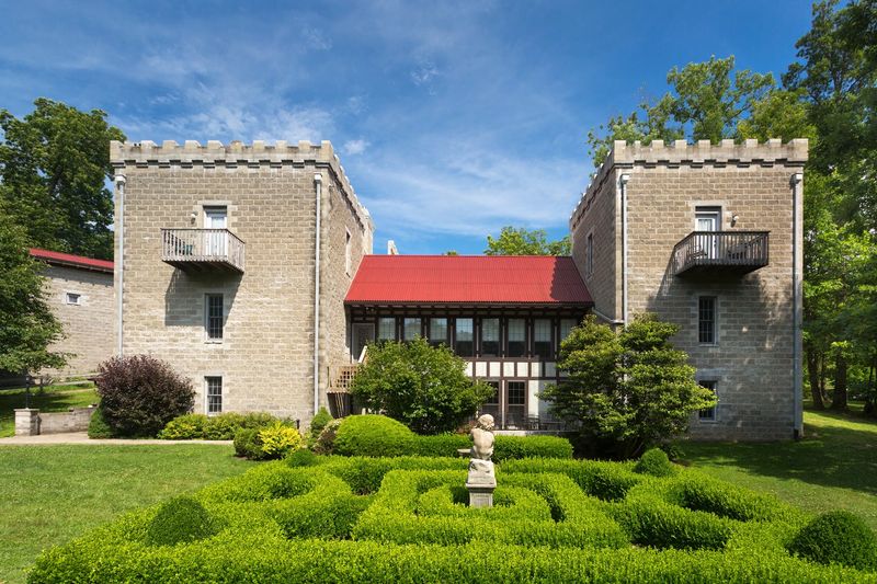 Ravenwood Castle, New Plymouth, OH