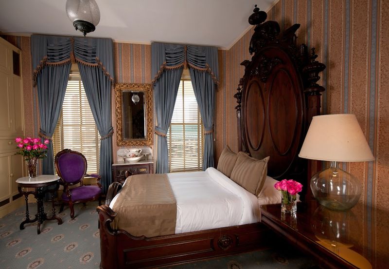 Rooms With Antique Personalities