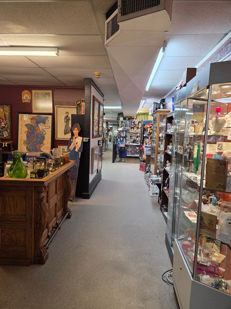Southport Antique Mall, Indianapolis, IN