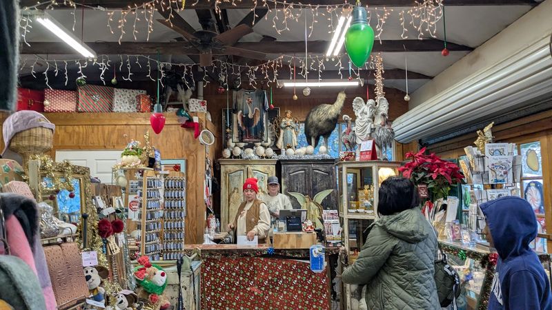 Souvenirs With a Feathered Theme
