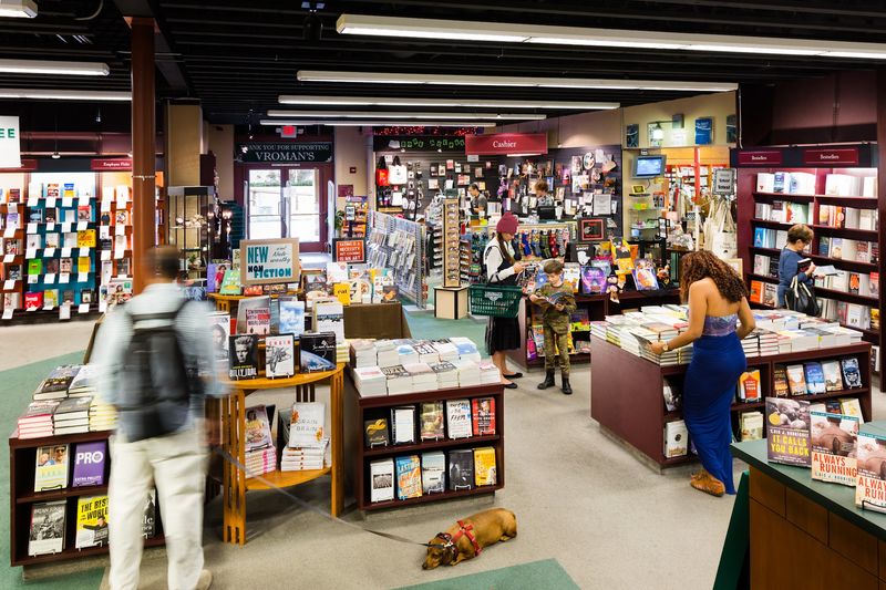 Staff Who Truly Love Books Staff Who Truly Love Books