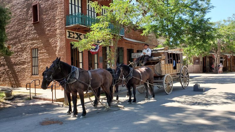 Stagecoach Rides and Horse-Drawn Carriages Stagecoach Rides and Horse-Drawn Carriages