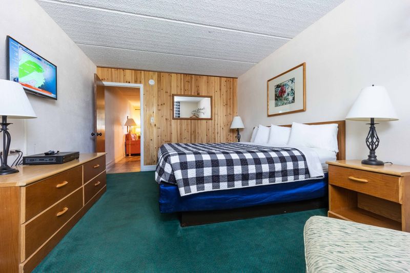 Suites Built for Simple Stays Suites Built for Simple Stays