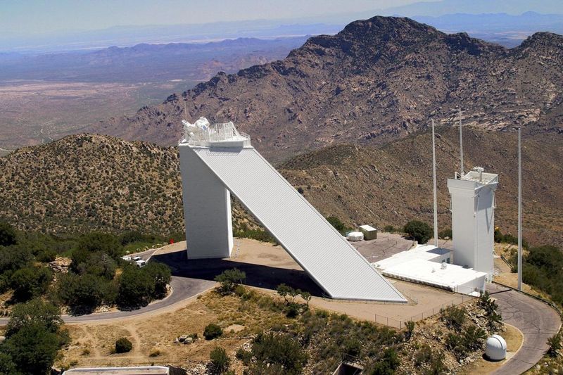 The Giant Solar Telescope The Giant Solar Telescope