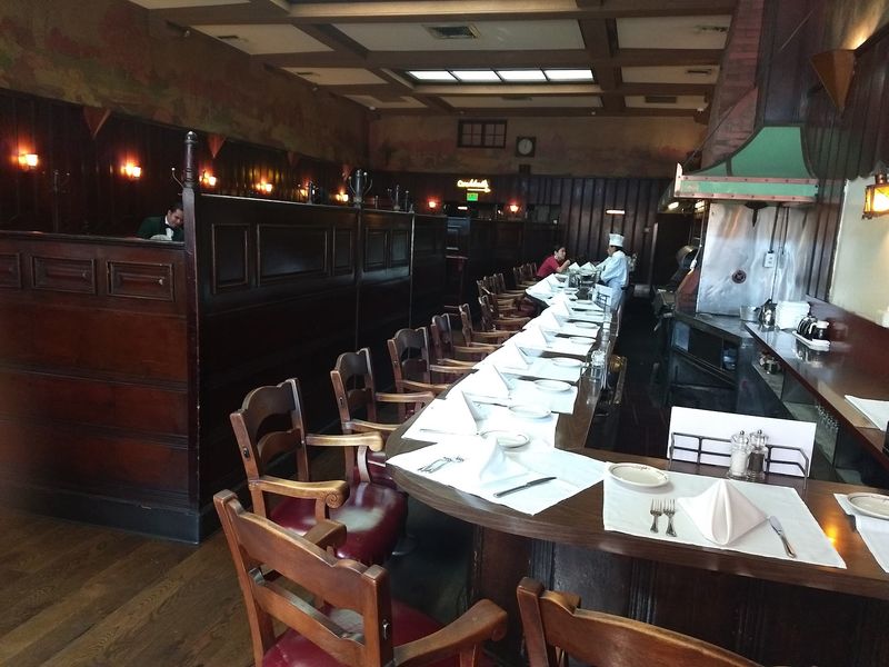 The Reservation Game and Walk-In Options