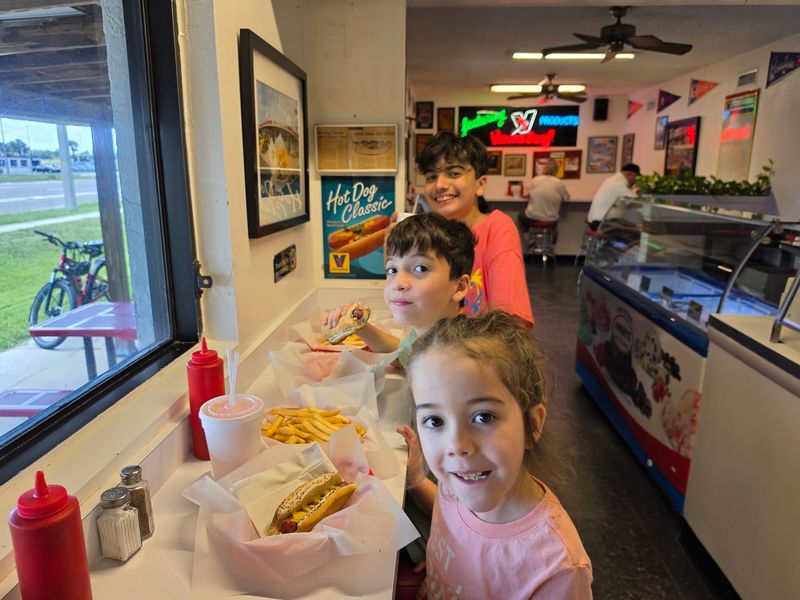 Three Decades of Loyal Lunch Lines Three Decades of Loyal Lunch Lines