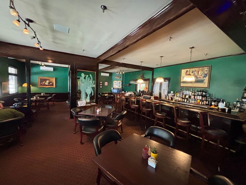 Three Places to Eat Without Leaving Three Places to Eat Without Leaving