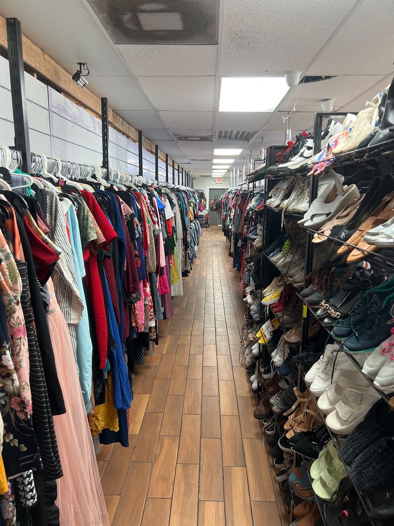 Thrift Outlet, Tampa, FL