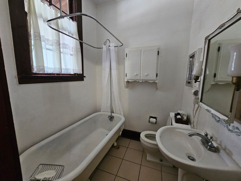 Victorian Rooms and Claw-Foot Tubs Victorian Rooms and Claw-Foot Tubs