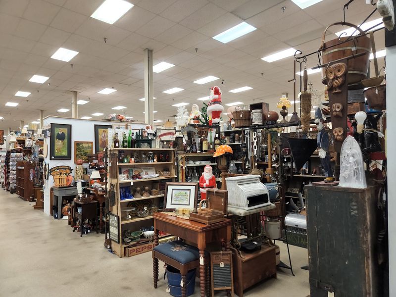 Vintage Treasures Antique Mall, Fort Wayne, IN