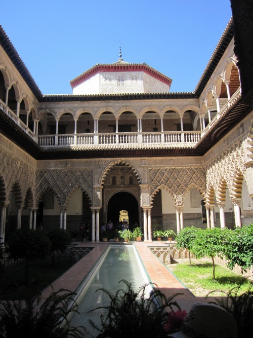 Alcazar Courtyard | What to do in Seville with Kids via We3Travel