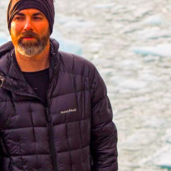 10 Best Monochrome Travel Jackets for the Minimalist Traveler