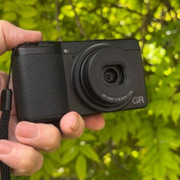 10 Compact Cameras That Turns Every Hike Into a Novel