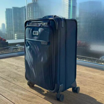 10 Luggage Pieces Flight Attendants and Pilots Actually Use (2025)
