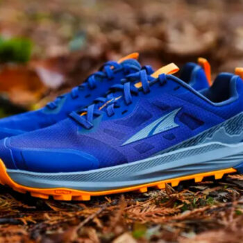 10 Wide-Fit Walking Shoes Made for Crowded Travel Days
