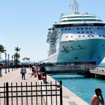 12 American Destinations Where Tourism Killed the Magic